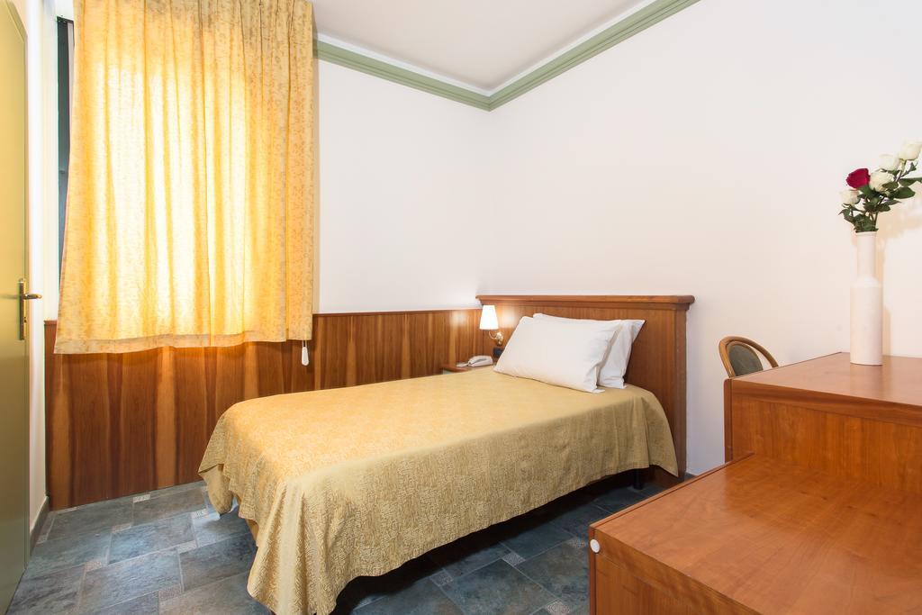 Hotel Zeus Cesenatico Habitación foto