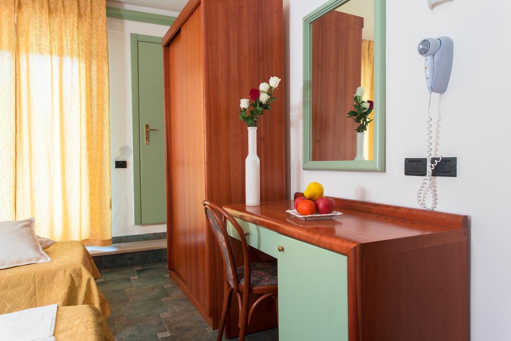 Hotel Zeus Cesenatico Habitación foto